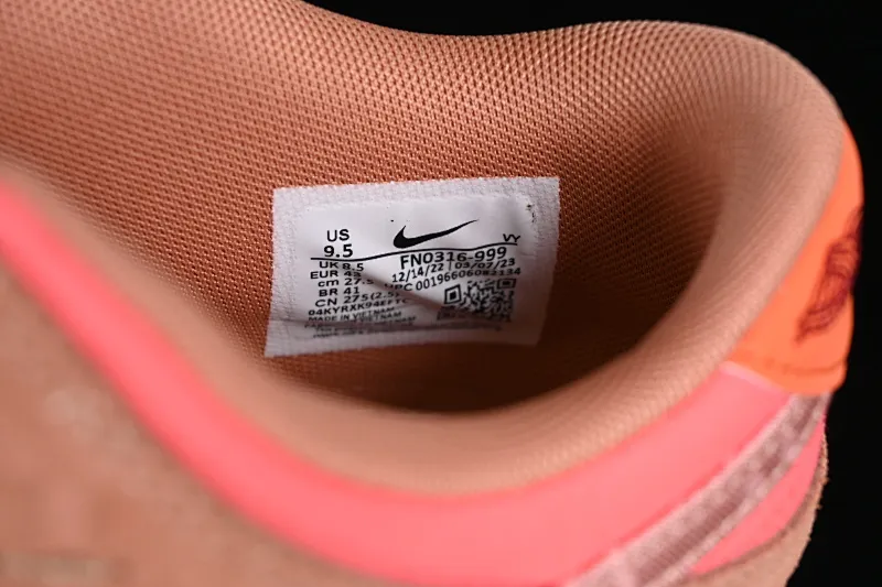 All Categories Nk SB Dunk Series Nk SB Dunk Low Low-top sneakers Clot x Dunk Low "What The" joint model Yuanyang color SB low-top casual sneakers FN0316-999
